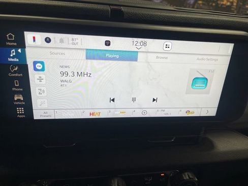 New 2025 Jeep Gladiator Nighthawk image 17