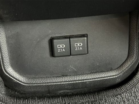 Used 2020 Toyota Highlander XLE image 25