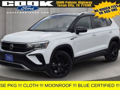 Used 2024 Volkswagen Taos SE w/ Panoramic Sunroof Package