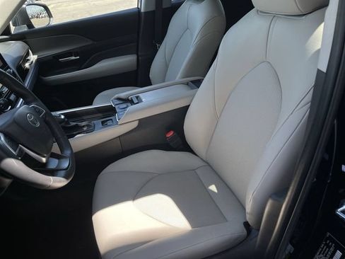 Used 2026 Toyota Grand Highlander AWD image 11