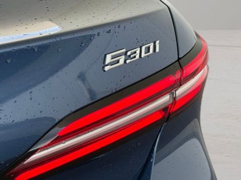 Used 2025 BMW 530i w/ Premium Package image 15