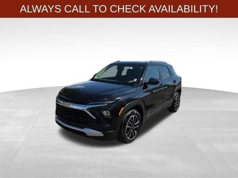 Used 2025 Chevrolet TrailBlazer LT FWD image 3