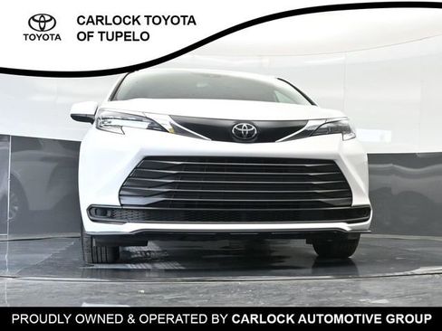 Used 2026 Toyota Sienna LE FWD image 55