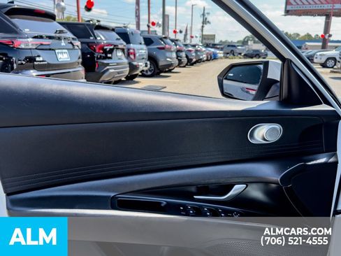 Used 2024 Hyundai Elantra SEL FWD image 9