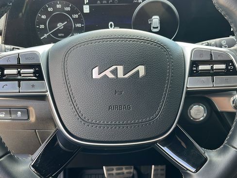 Used 2025 Kia Telluride SX w/ SX Captain's Chair Package image 15