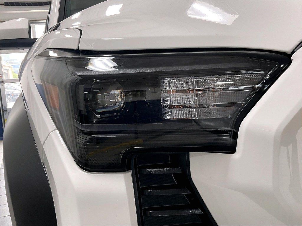 Used 2025 Toyota Tacoma 4x4 Double Cab Hybrid image 33