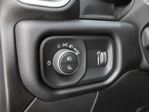 Used 2022 RAM 2500 Big Horn w/ Night Edition AWD/4WD image 40