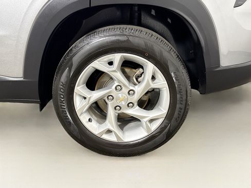 Used 2024 Chevrolet Trax LS w/ LS Convenience Package FWD image 29