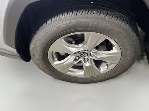 Used 2024 Toyota RAV4 XLE w/ Convenience Package FWD image 14