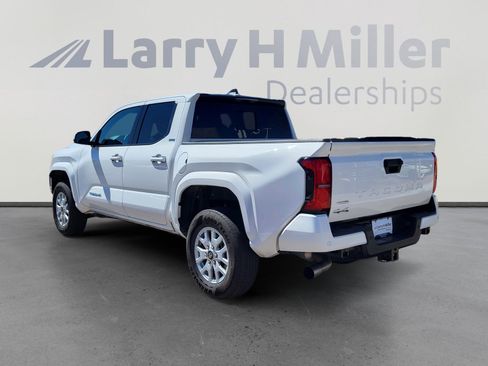 Certified 2025 Toyota Tacoma SR5 image 3