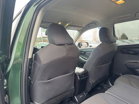 Used 2023 Toyota Highlander LE image 34