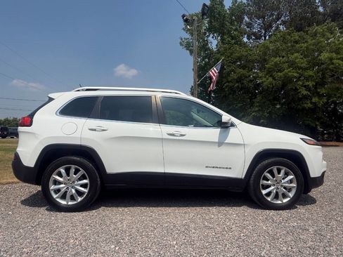 Used 2015 Jeep Cherokee Limited w/ Luxury Group AWD/4WD image 4