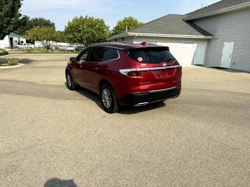 Used 2024 Buick Enclave Premium image 3