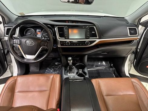 Used 2019 Toyota Highlander Limited Platinum AWD/4WD image 18