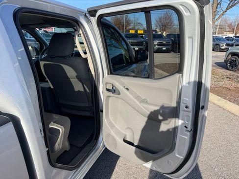 Used 2021 Nissan Frontier SV image 19