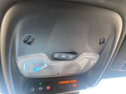 Used 2025 Chevrolet Colorado Z71 AWD/4WD image 25