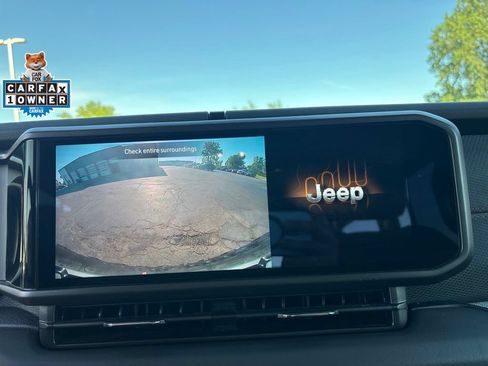 Used 2026 Jeep Wrangler Unlimited Rubicon AWD/4WD image 23