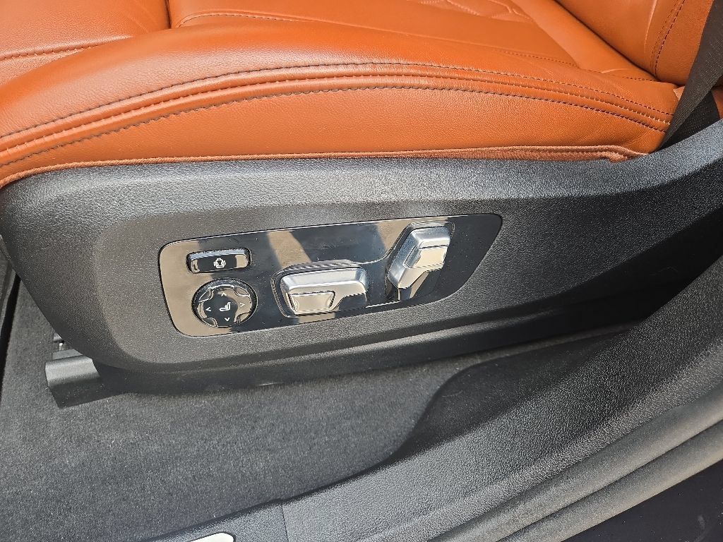 Used 2024 BMW X6 xDrive40i w/ Executive Package AWD/4WD image 40