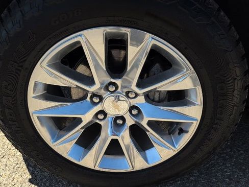 Used 2022 Chevrolet Tahoe Premier AWD/4WD image 24