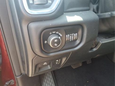 Used 2025 RAM 1500 Laramie AWD/4WD image 12