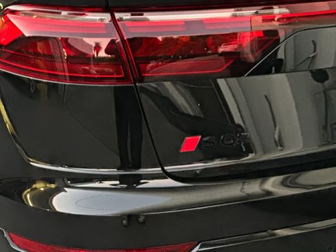 Used 2024 Audi SQ8 Prestige w/ Prestige Package image 28