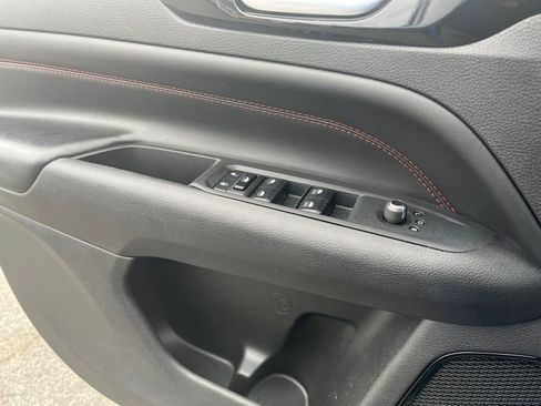 Used 2025 Jeep Compass Trailhawk image 20