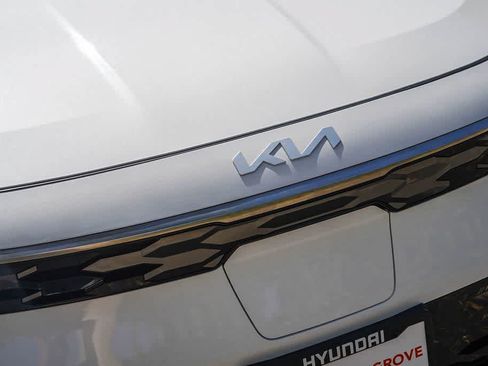 Used 2024 Kia Niro Wave w/ Wave Preserve Package FWD image 11
