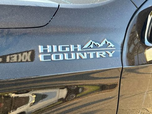 New 2026 Chevrolet Suburban High Country image 14