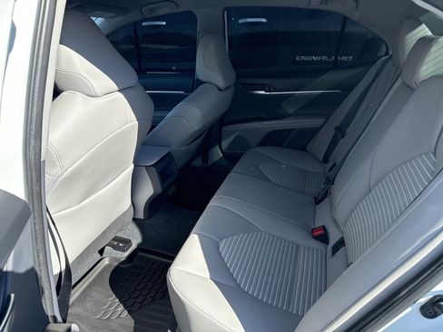 Used 2023 Toyota Camry SE image 9