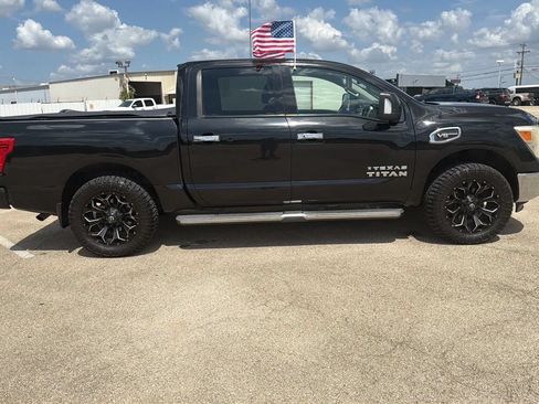 Used 2017 Nissan Titan SV AWD/4WD image 6