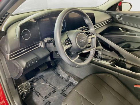 Used 2023 Hyundai Elantra SEL w/ Convenience Package FWD image 9