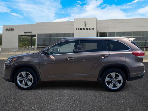 Used 2018 Toyota Highlander Limited image 6