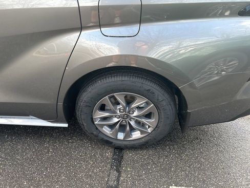 New 2026 Toyota Sienna XLE image 16