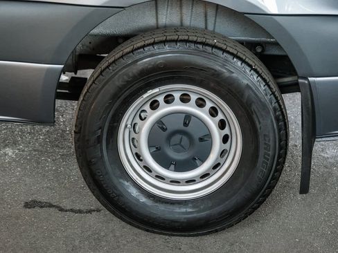 Used 2024 Mercedes-Benz Sprinter 2500 image 9