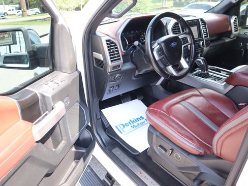 Used 2018 Ford F150 Platinum w/ Equipment Group 701A Luxury AWD/4WD image 3