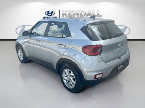Used 2021 Hyundai Venue SE FWD image 4
