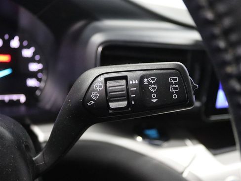 Used 2022 Ford Explorer XLT w/ Equipment Group 202A image 33