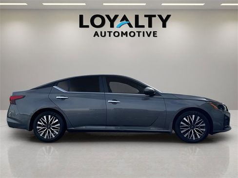 Used 2024 Nissan Altima 2.5 SV w/ SV Premium Package image 6