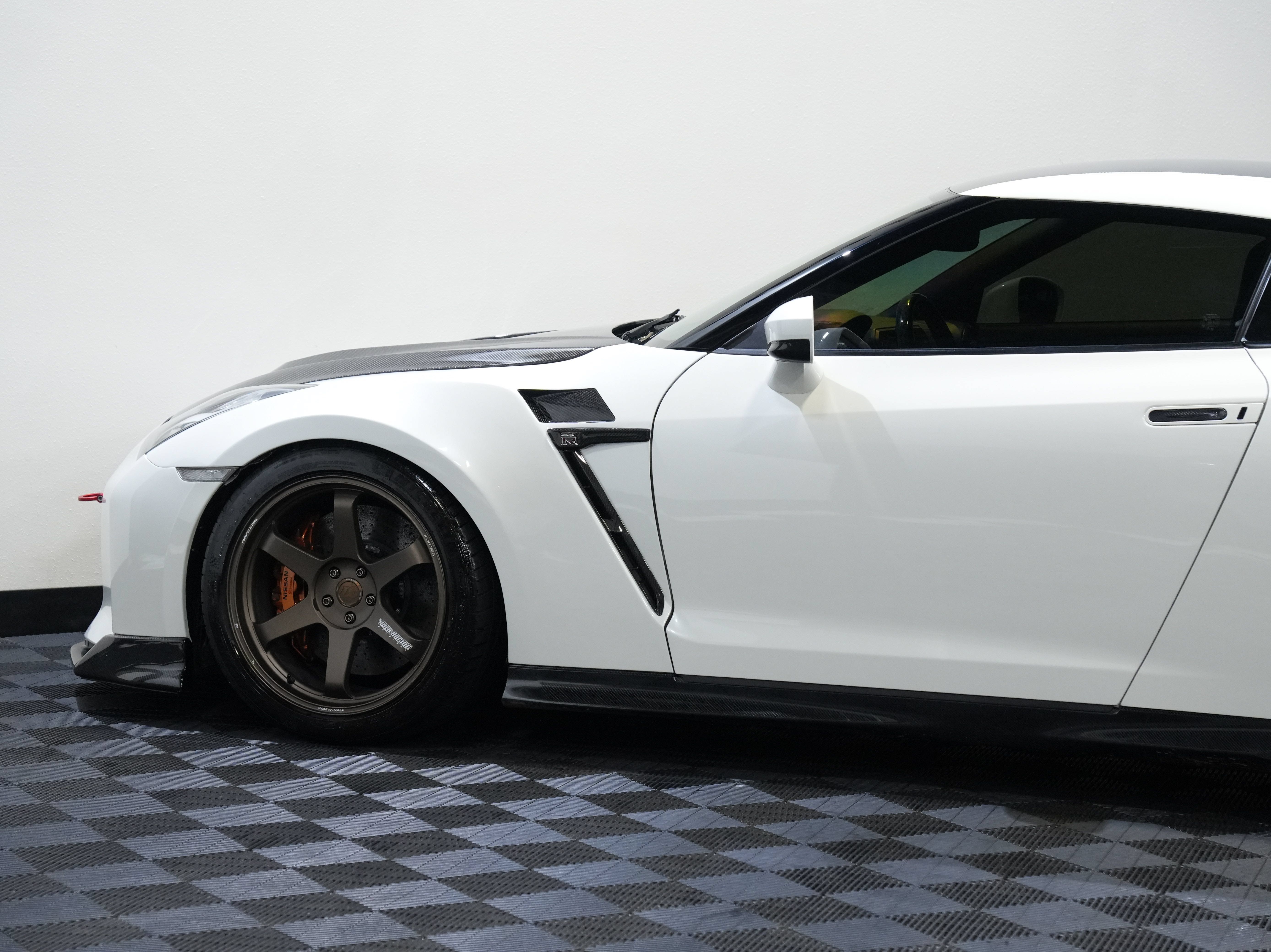 Used 2017 Nissan GT-R Premium AWD/4WD image 21