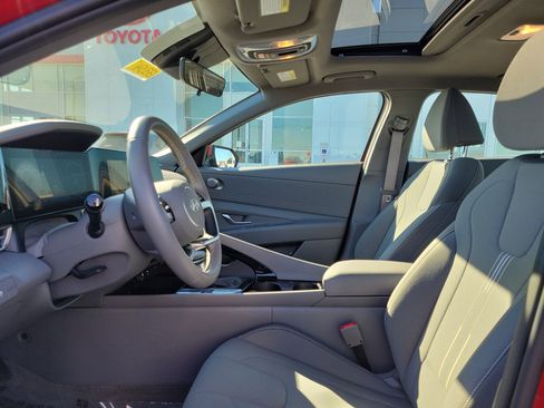 Used 2025 Hyundai Elantra SEL image 15