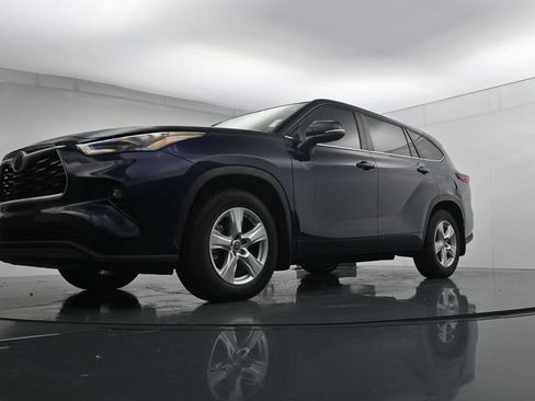 Used 2023 Toyota Highlander LE AWD/4WD image 31