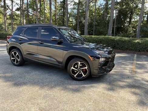 Used 2021 Chevrolet TrailBlazer RS w/ Technology Package FWD image 2