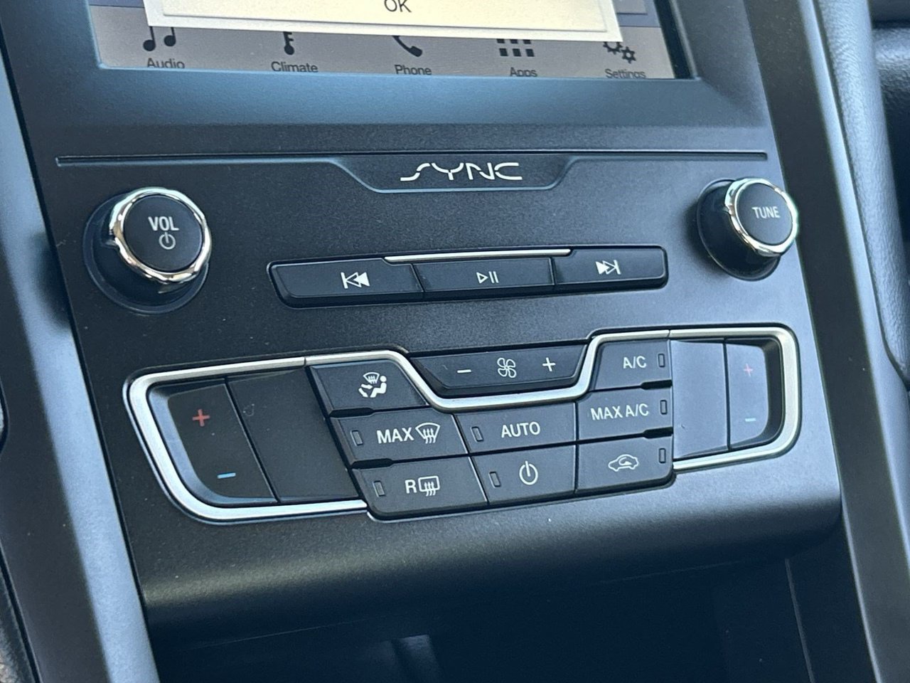 Used 2019 Ford Fusion SE w/ Equipment Group 151A FWD image 24