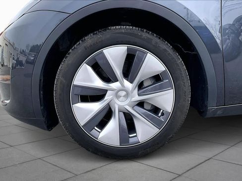 Used 2024 Tesla Model Y Long Range image 11