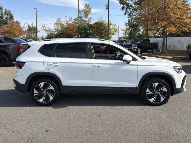 Used 2025 Volkswagen Taos SE AWD/4WD image 13