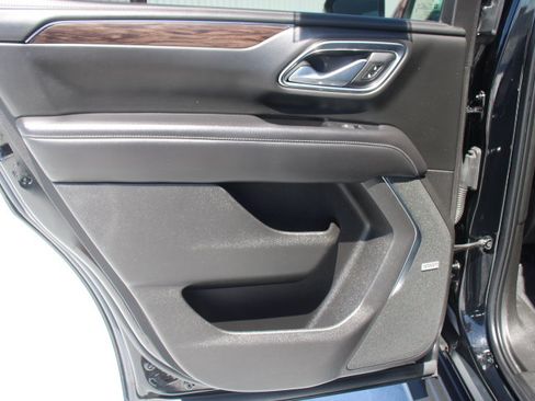 Used 2021 Chevrolet Tahoe LT w/ LT Signature Package RWD image 13