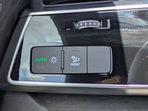 Used 2023 Audi Q8 Premium AWD/4WD image 31