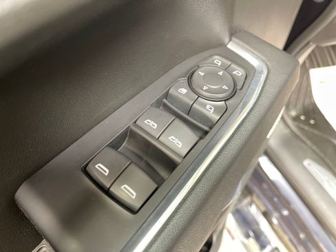 Used 2023 GMC Sierra 1500 SLT AWD/4WD image 16