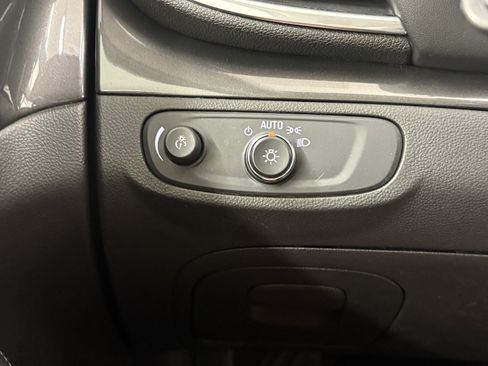 Used 2020 Buick Encore Preferred FWD image 18
