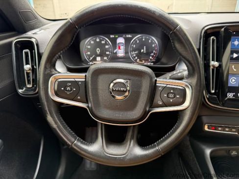 Used 2019 Volvo XC40 T5 Momentum image 14